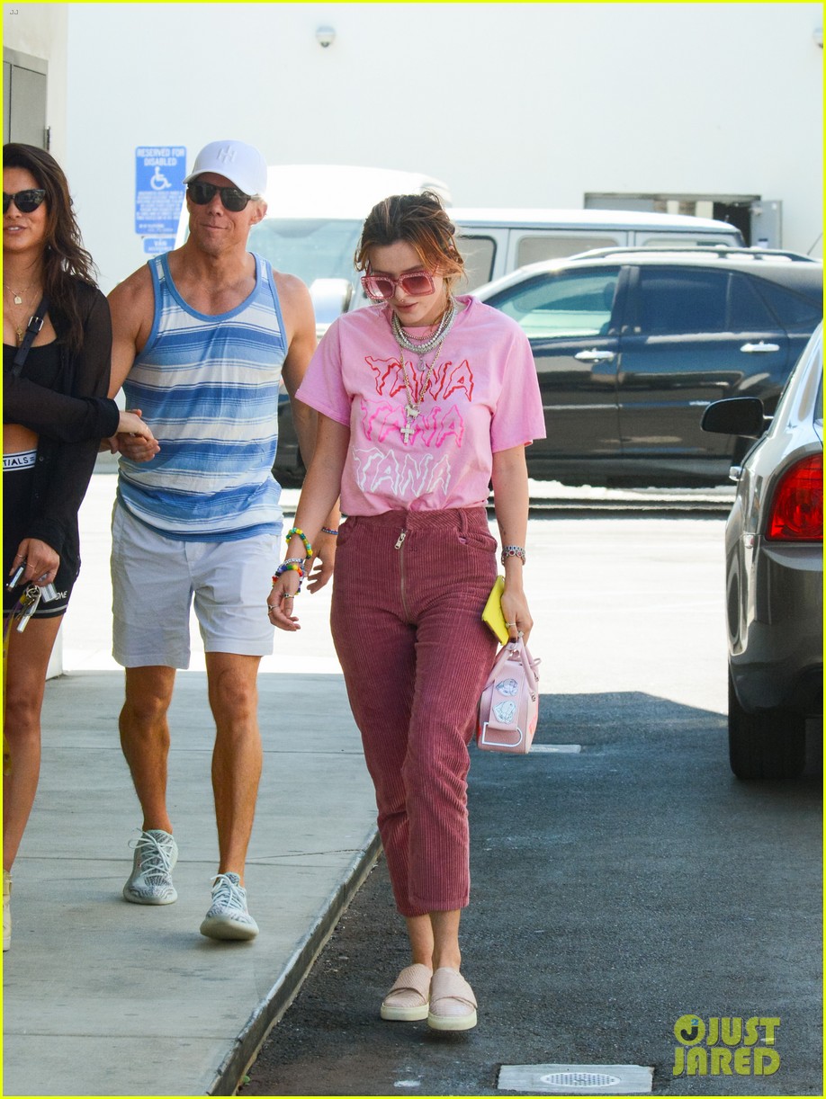 bella thorne is pretty in pink while running errands in la 094114810