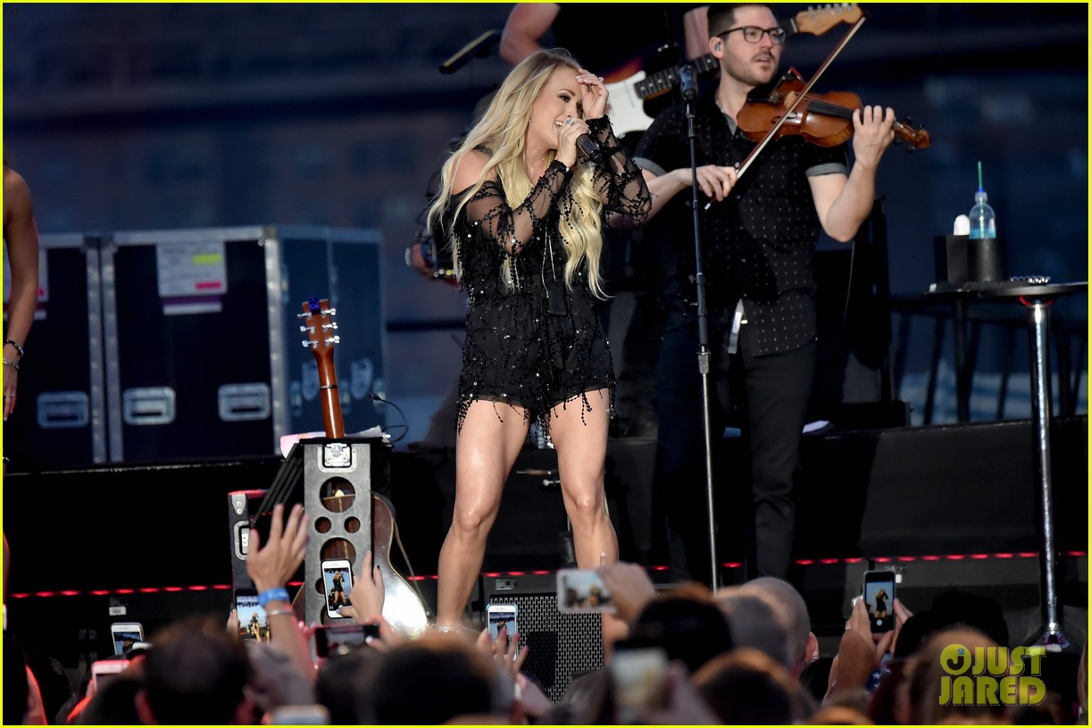 carrie underwood performs at spotifys hot country live concert 084110995