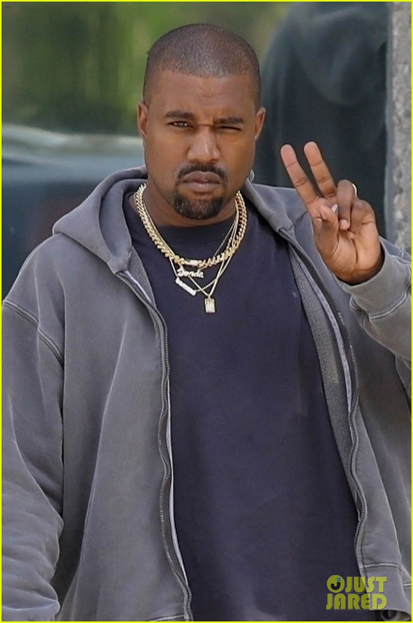 Kanye West Spends the Day at His Office in Calabasas Photo 4111572