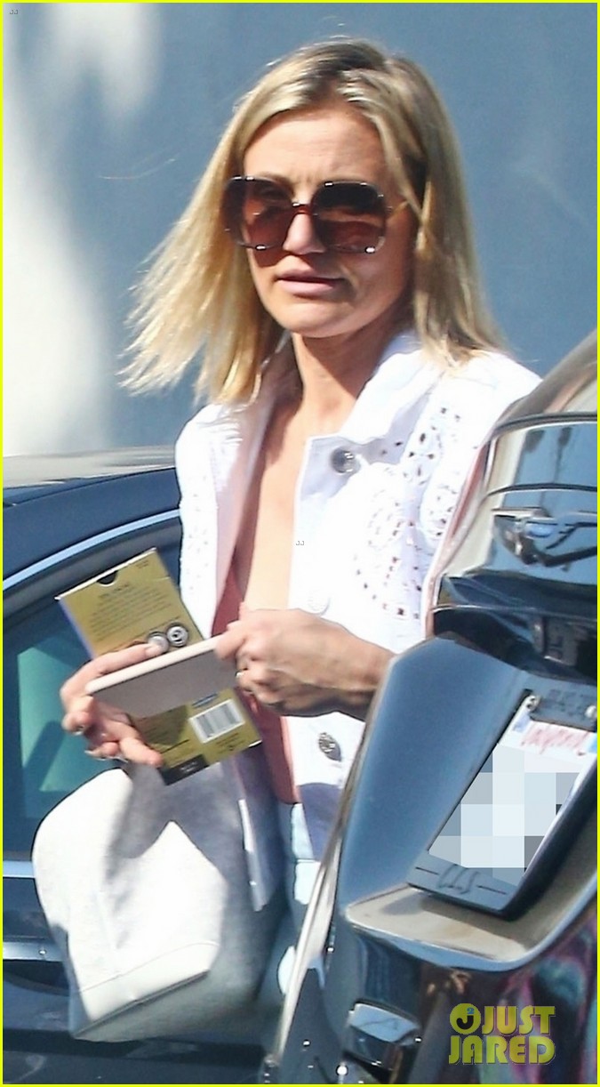 drew barrymore and cameron diaz go grocery shopping at bristol farms 084125352