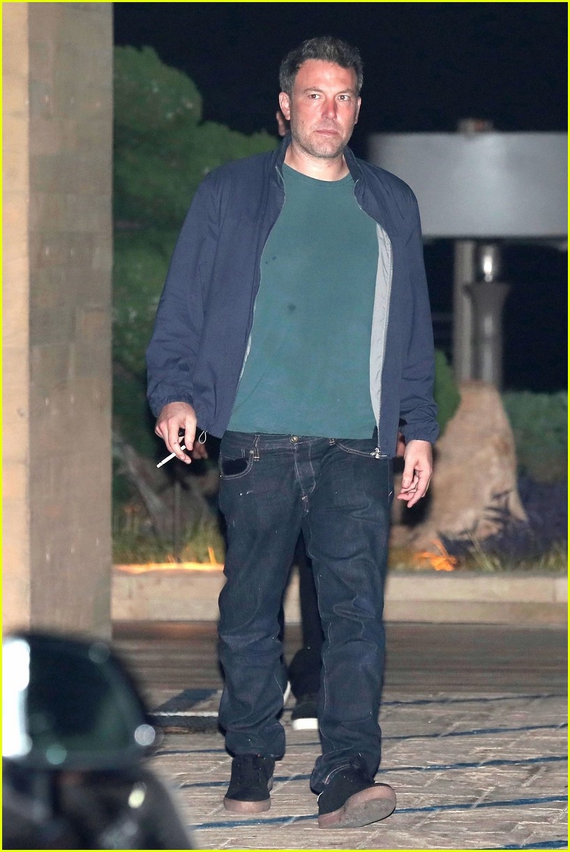 Ben Affleck Grabs Dinner With 'Playboy' Model Shauna Sexton! Photo(00)