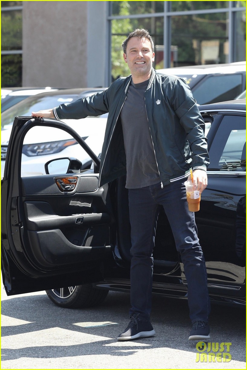 Ben Affleck Celebrates His 46th Birthday With A New Car! Photo 4129414