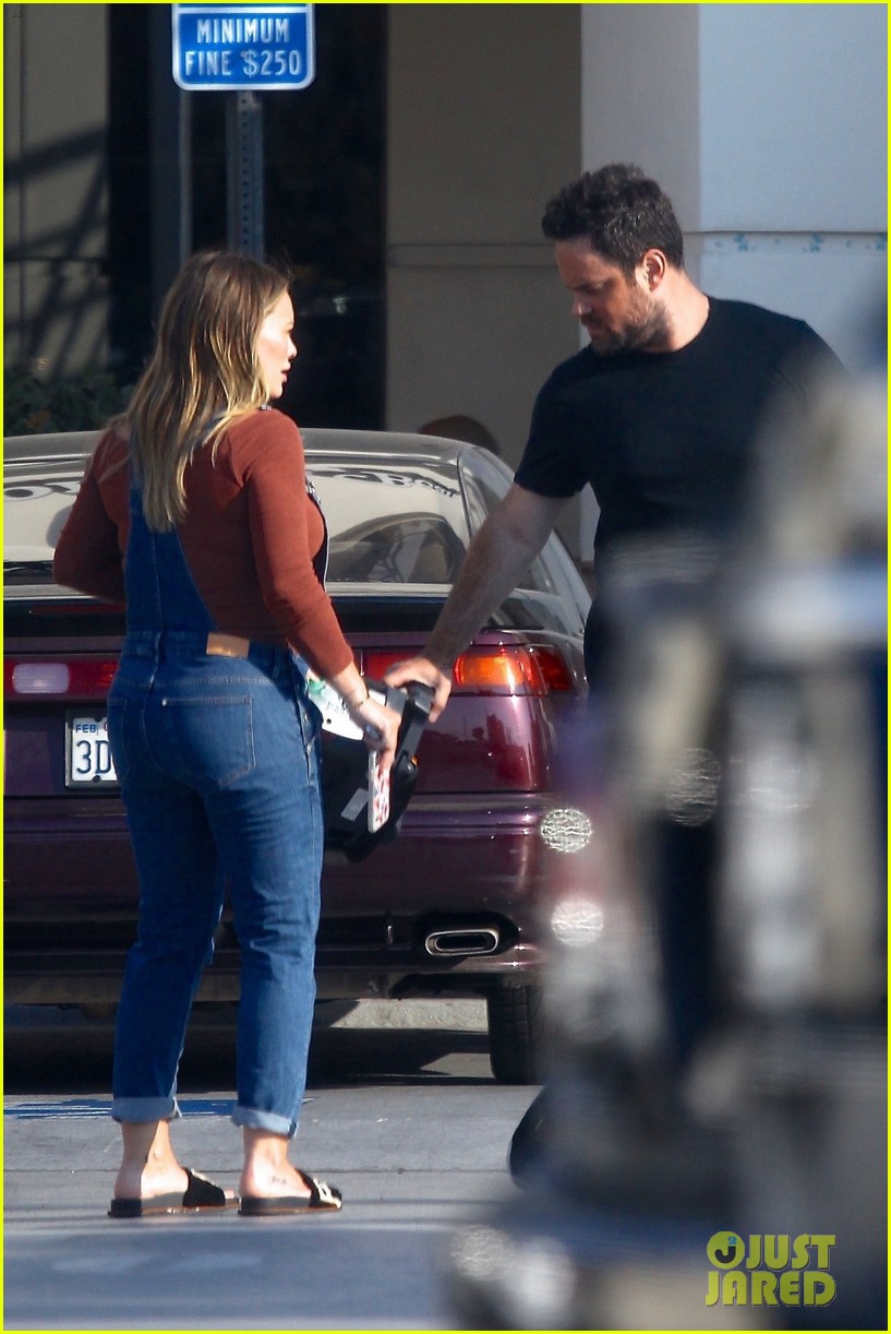 hilary duff dresses baby bump in overalls 034123883