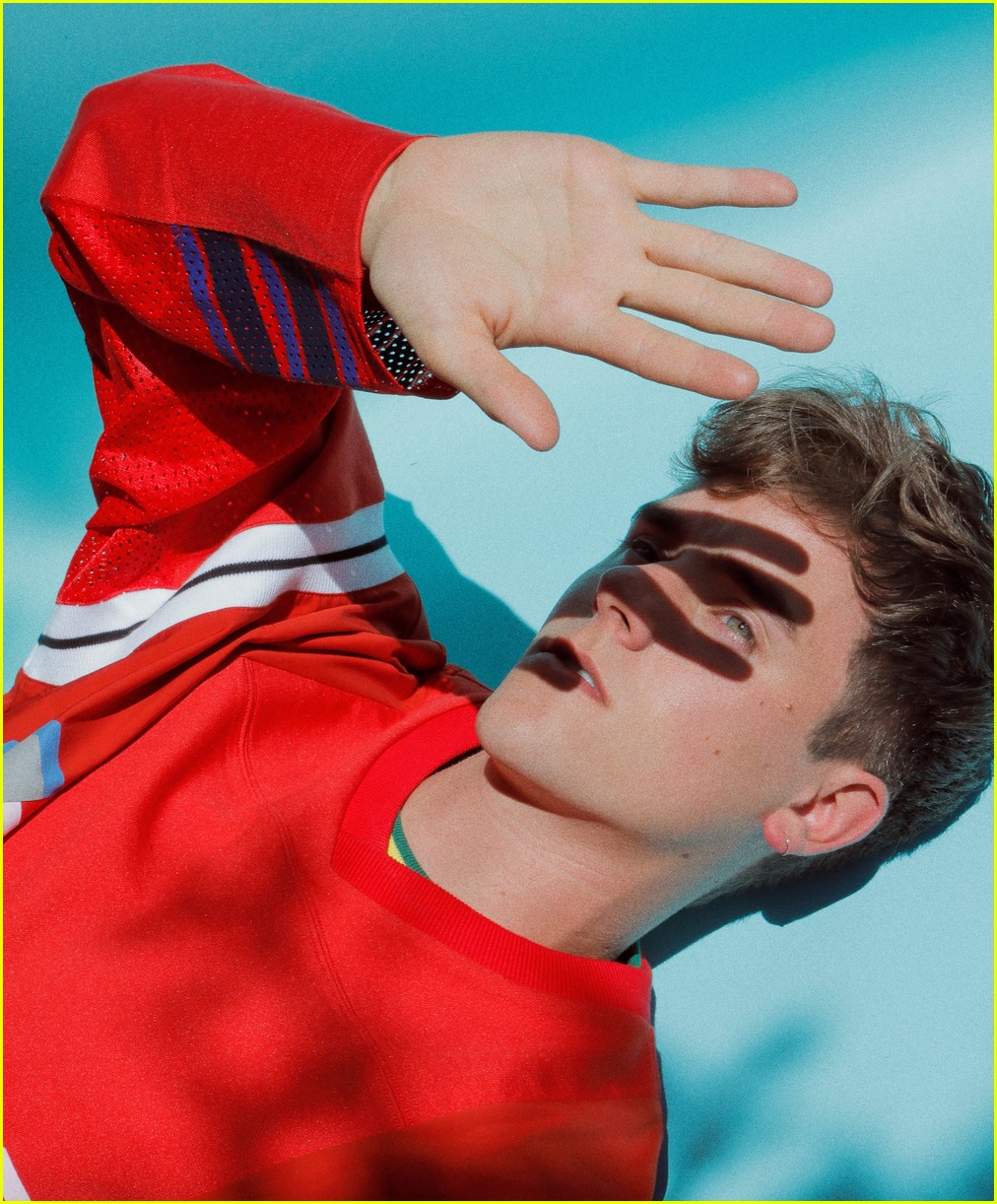 connor franta shares advice for coming out of the closet 034134045