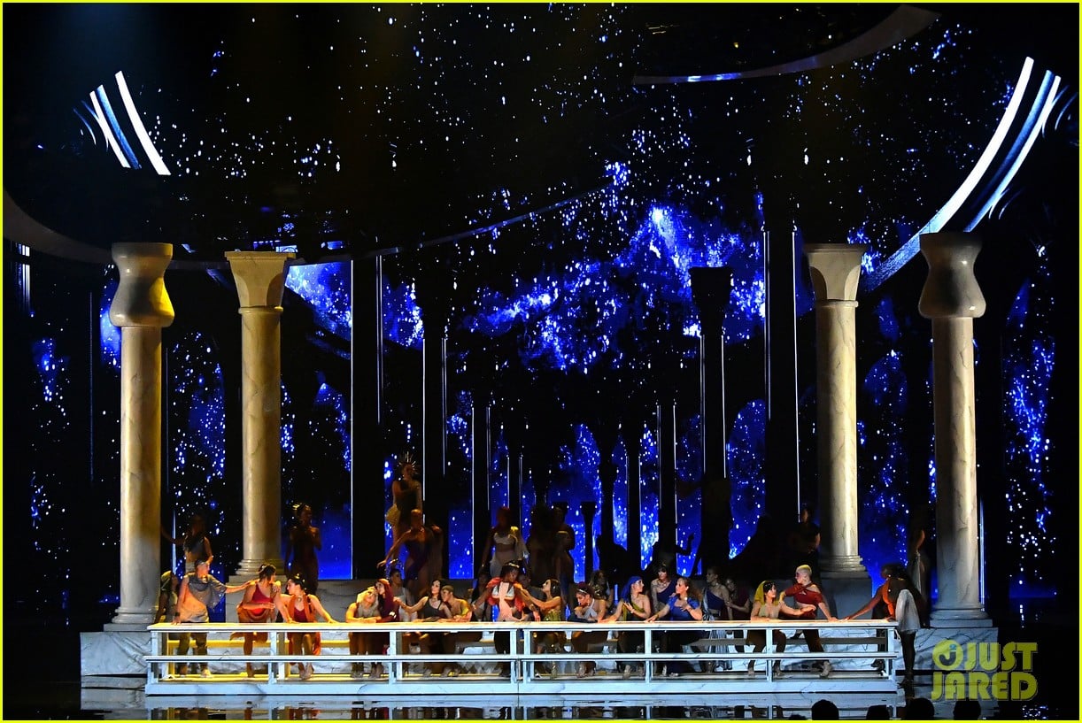 Ariana Grande Hosts an AllFemale Last Supper for 'God is a Woman