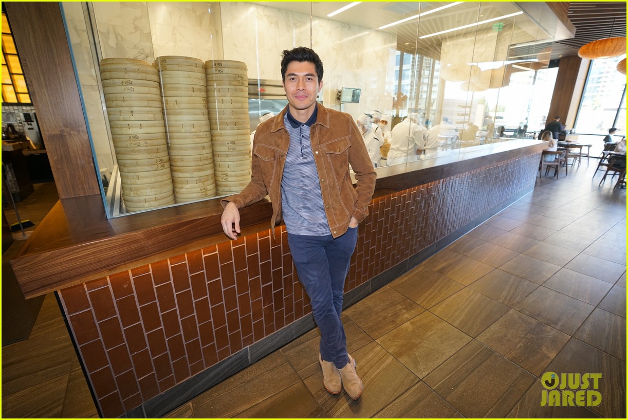 henry golding makes dumplings with just jared 224129243