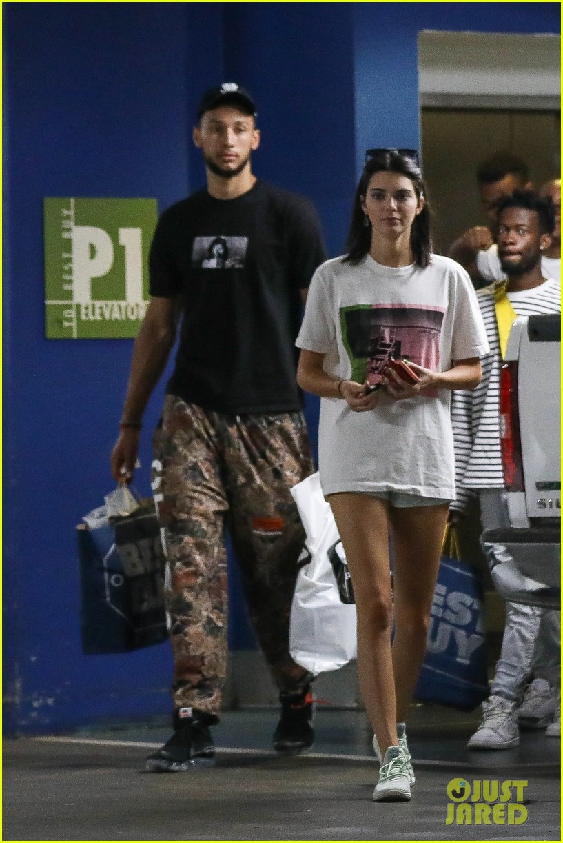 kendall jenner ben simmons stock up on games 07