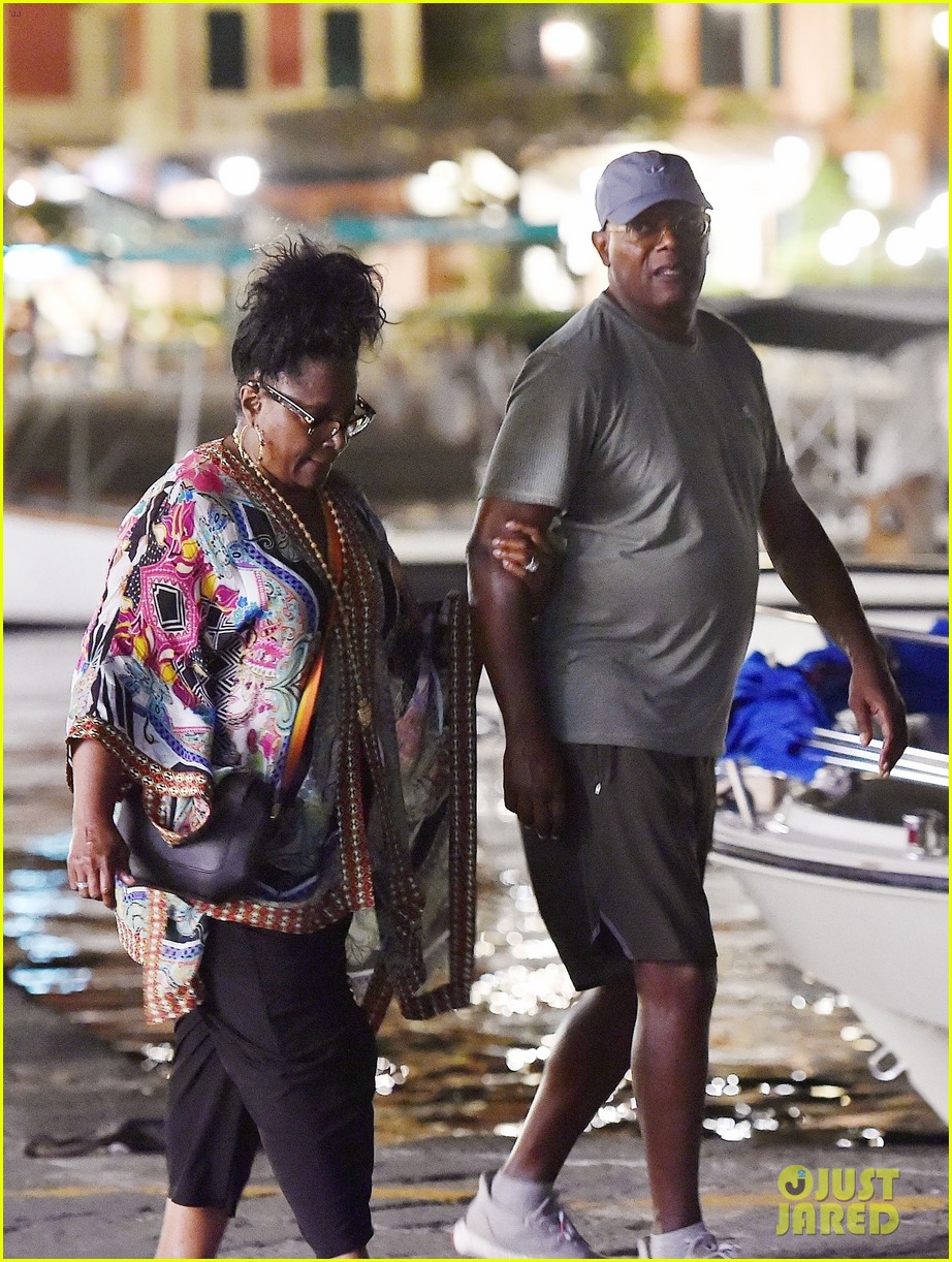 magic johnson and samuel l jackson relax on a yacht in italy 054128168