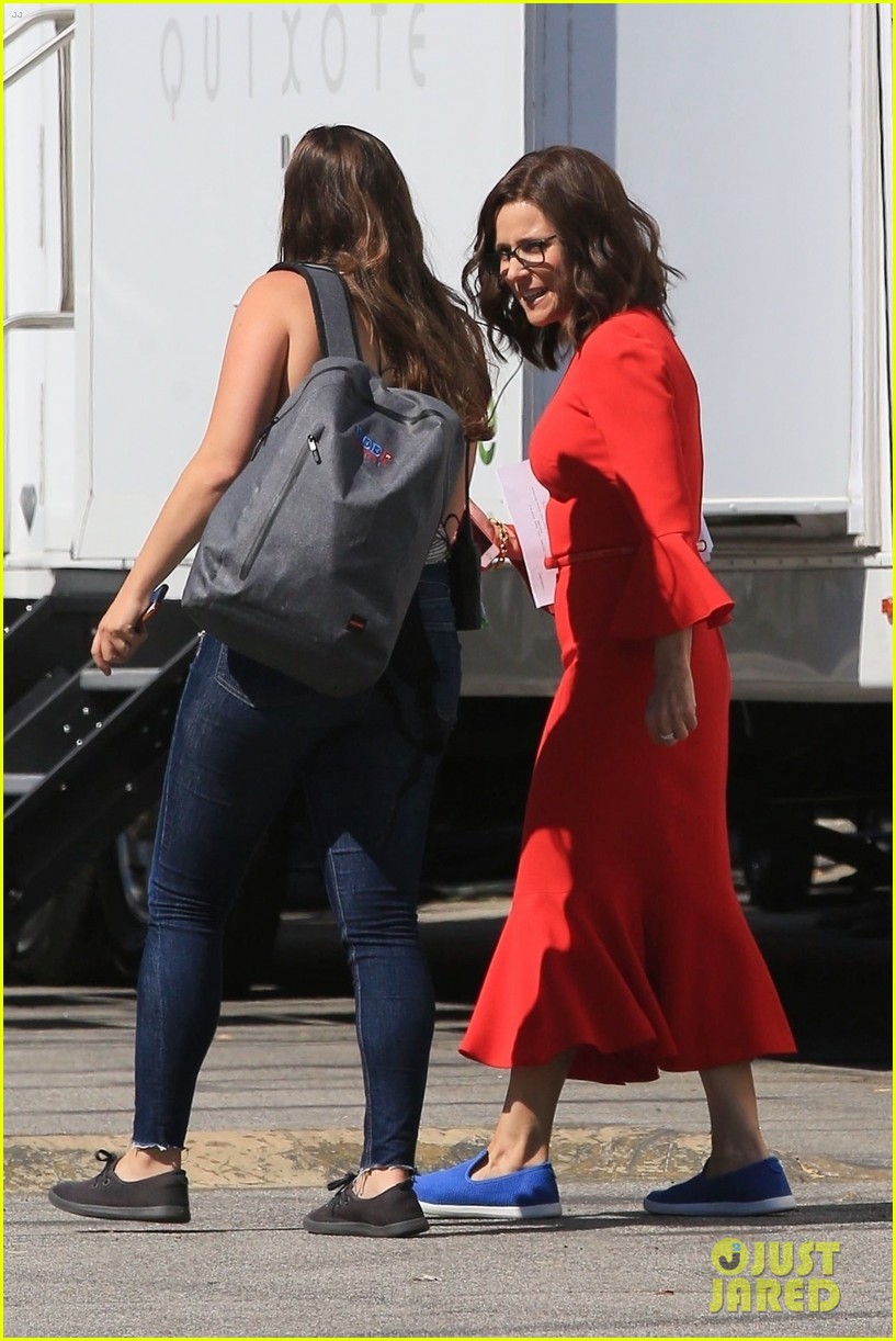 Julia LouisDreyfus Films 'Veep' Final Season in LA Photo 4133745