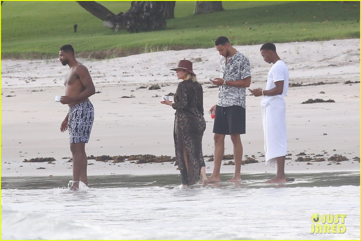 Khloe Kardashian & Tristan Thompson Lounge on the Beach in Mexico