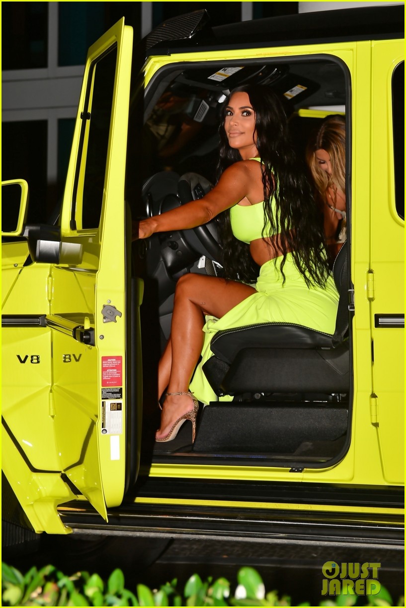 kim kardashian wears neon green outfit 024130520