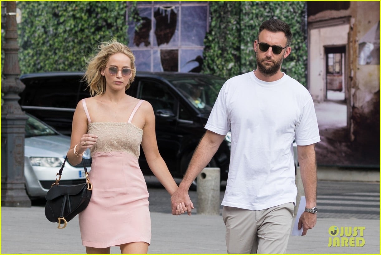 Jennifer Lawrence & Cooke Maroney Hold Hands in Paris Photo 4126215