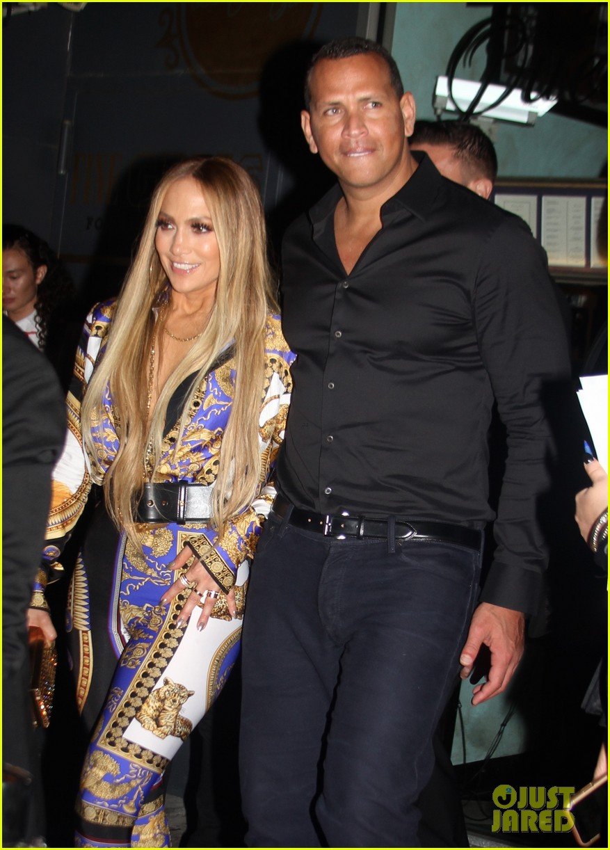 Jennifer Lopez Gets Support from Alex Rodriguez & Iggy Azalea at MTV