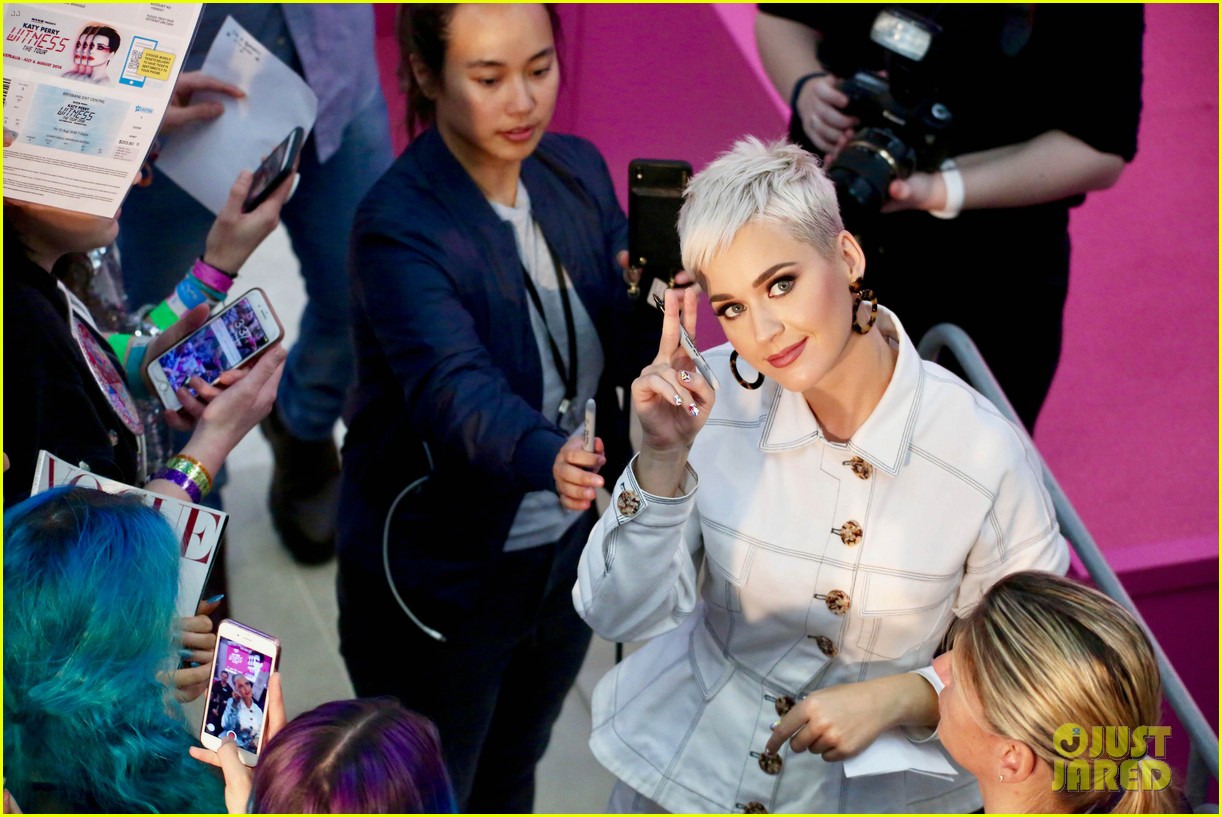 katy perry continues witness world tour in sydney 074128182
