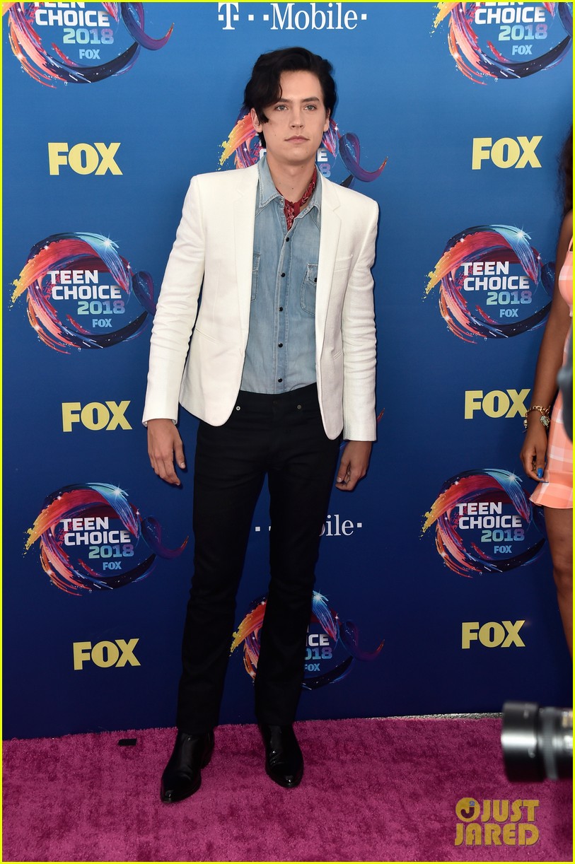 KJ Apa Photobombs 'Riverdale' Couple Cole Sprouse & Lili Reinhart at