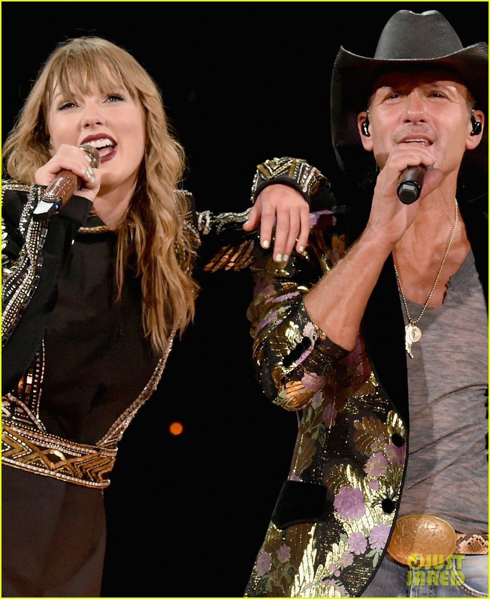 Taylor Swift Sings 'Tim McGraw' Live with the Real Tim McGraw & Faith