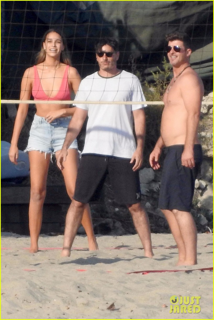 shirtless robin thicke beach volleyball pregnant april love geary 354135128