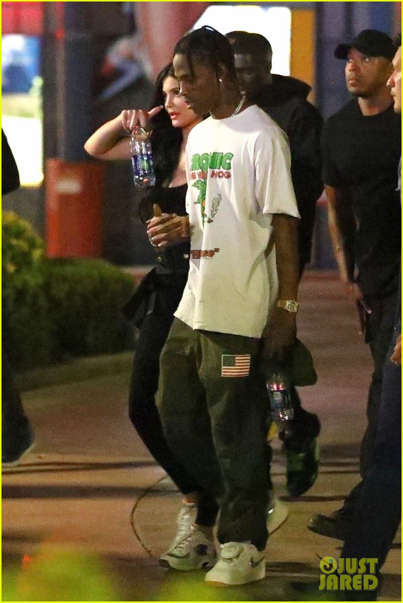 Kylie Jenner & Travis Scott Head to Six Flags for an 'Astroworld