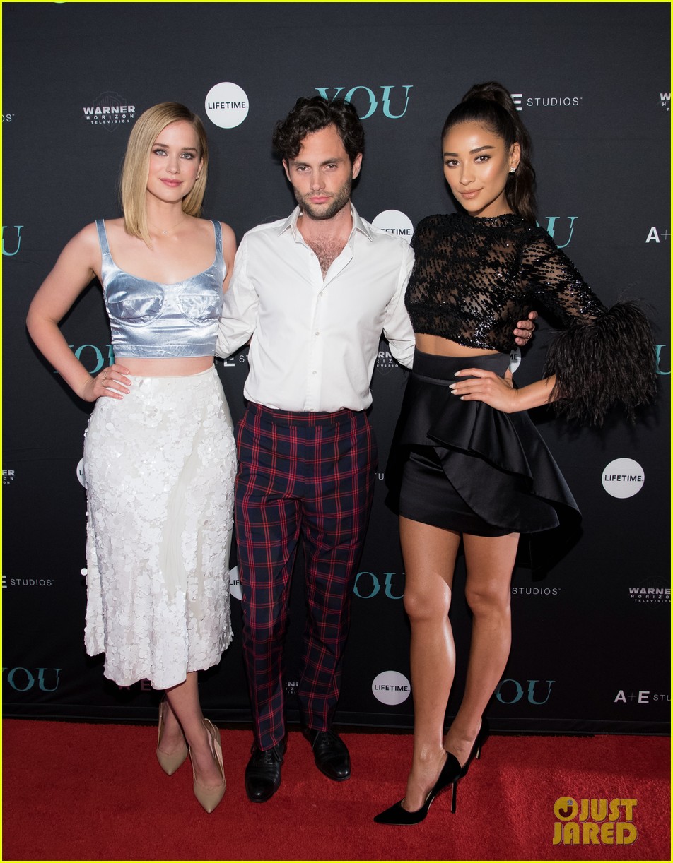 penn badgley elizabeth lail and shay mitchell look stylish at you series premiere 014140277