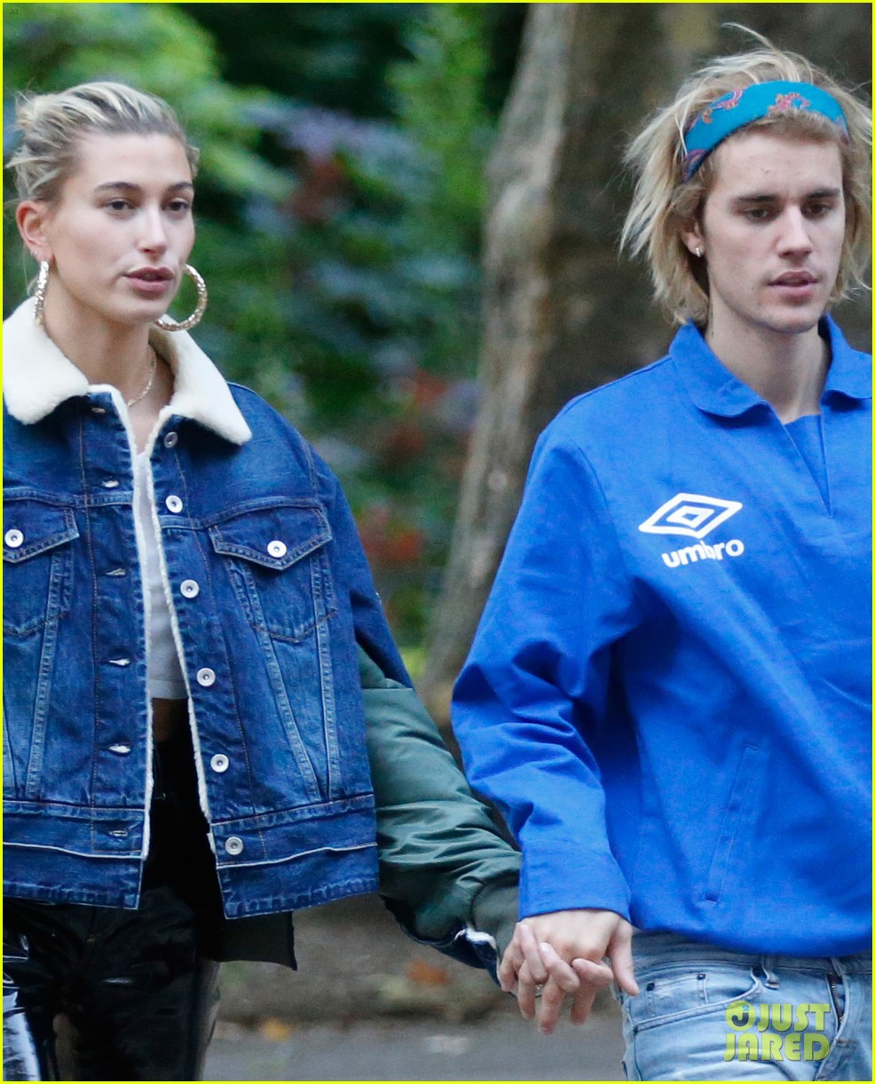 Justin Bieber & Hailey Baldwin Pack on the PDA in London Photo 4148201