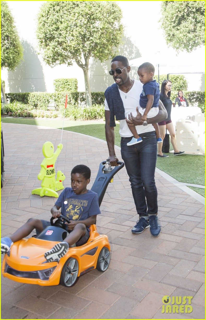 sterling k brown brings sons to step2 event 024151917