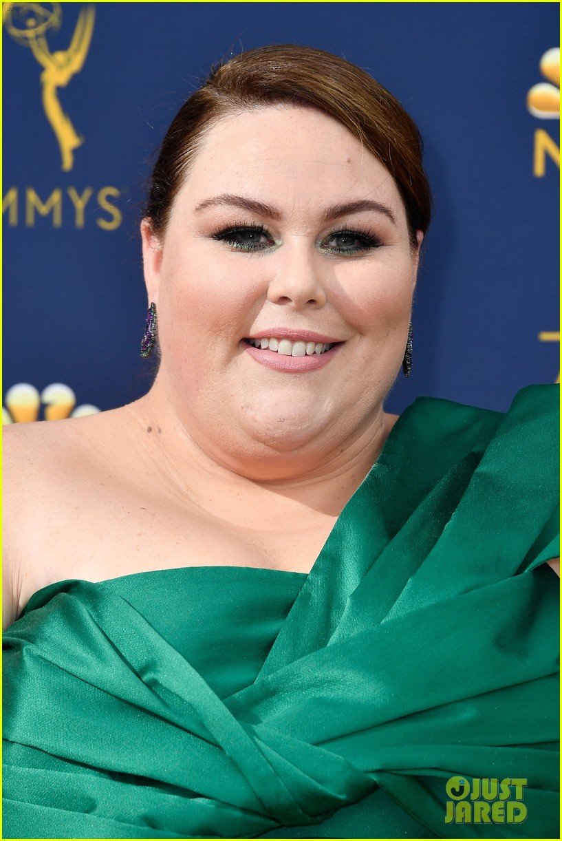 chrissy metz joins this is us chris sullivan at emmys 03