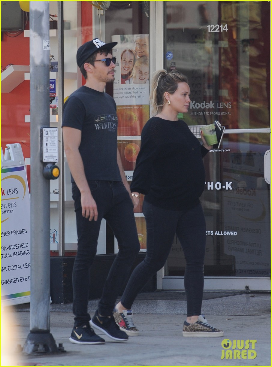 Pregnant Hilary Duff & Boyfriend Matthew Koma Head Out for Lunch
