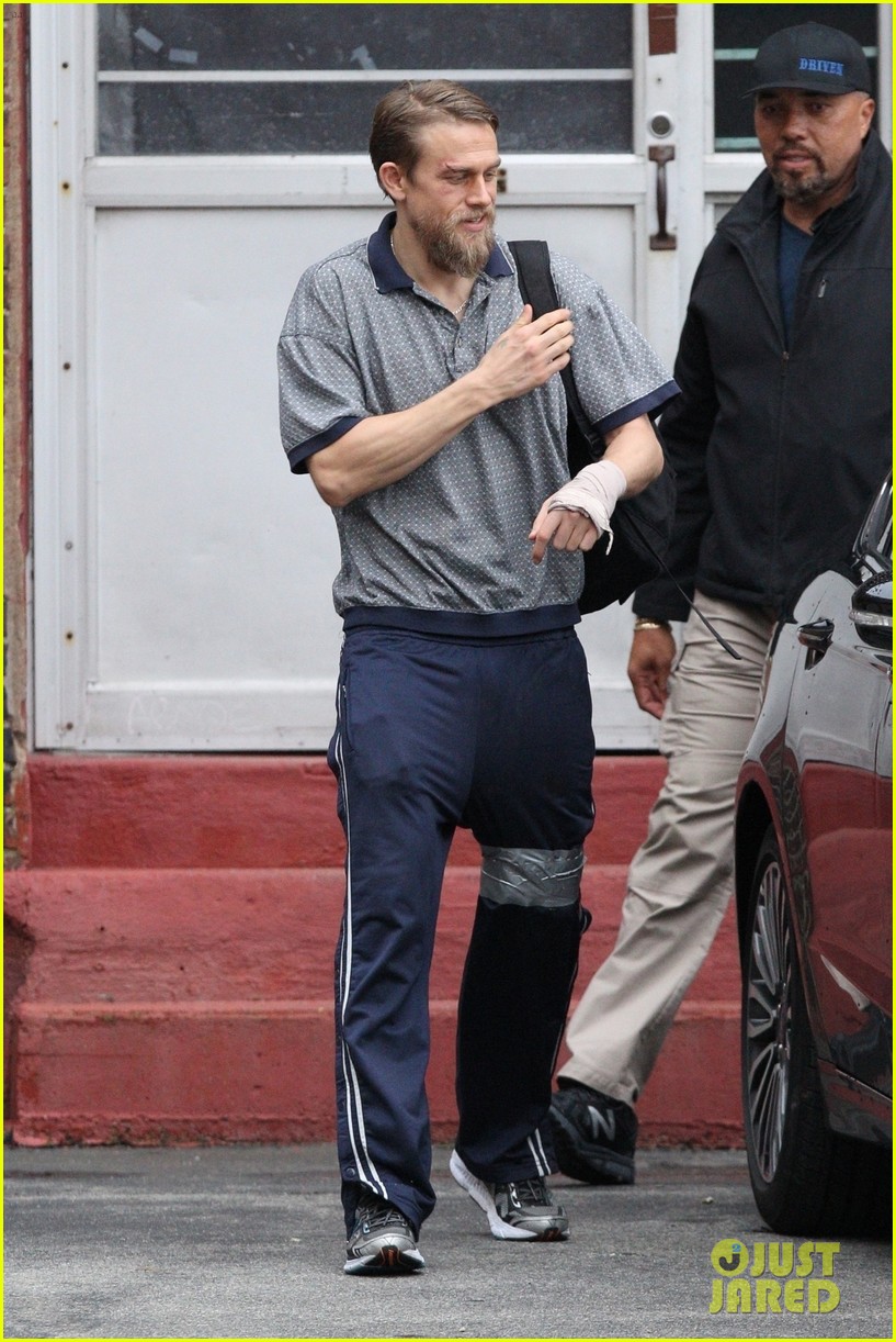 charlie hunnam continues filming jungleland 114155930