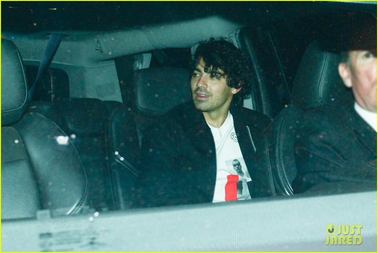 joe jonas and sophie turner coordinate their outfits for dinner at craigs034154309