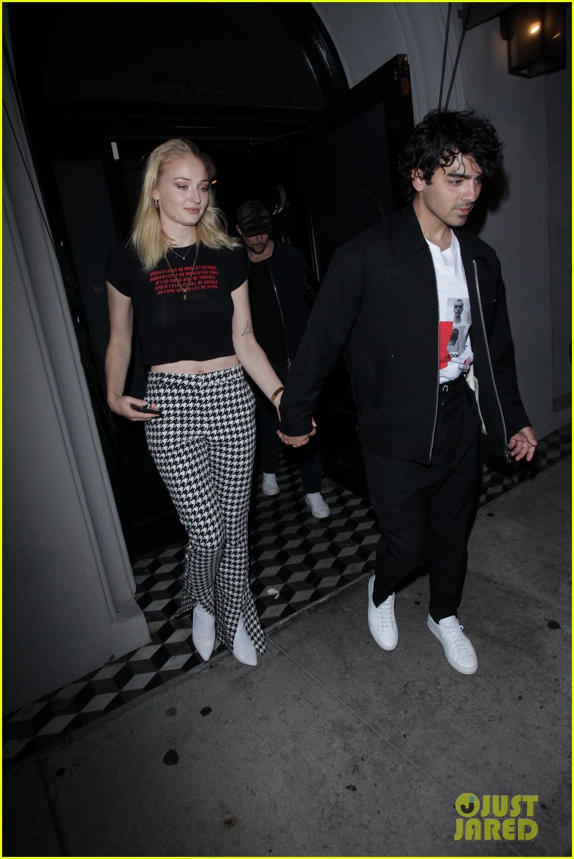 joe jonas and sophie turner coordinate their outfits for dinner at craigs174154323