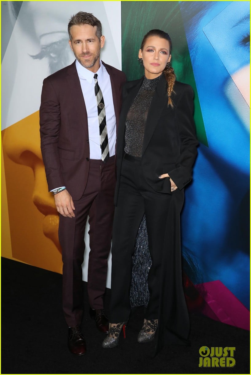 Blake Lively & Ryan Reynolds Couple Up at 'A Simple Favor' Premiere(02)
