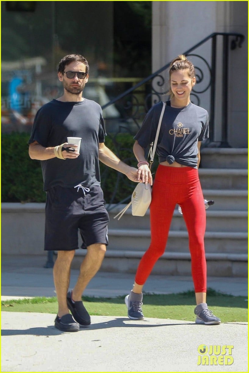 Tobey Maguire Grabs Lunch with Girlfriend Tatiana Dieteman!: Photo