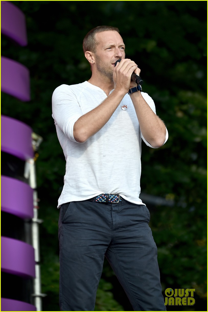 chris martin performs at global citizen festival ex wife gwyneth paltrow married 04
