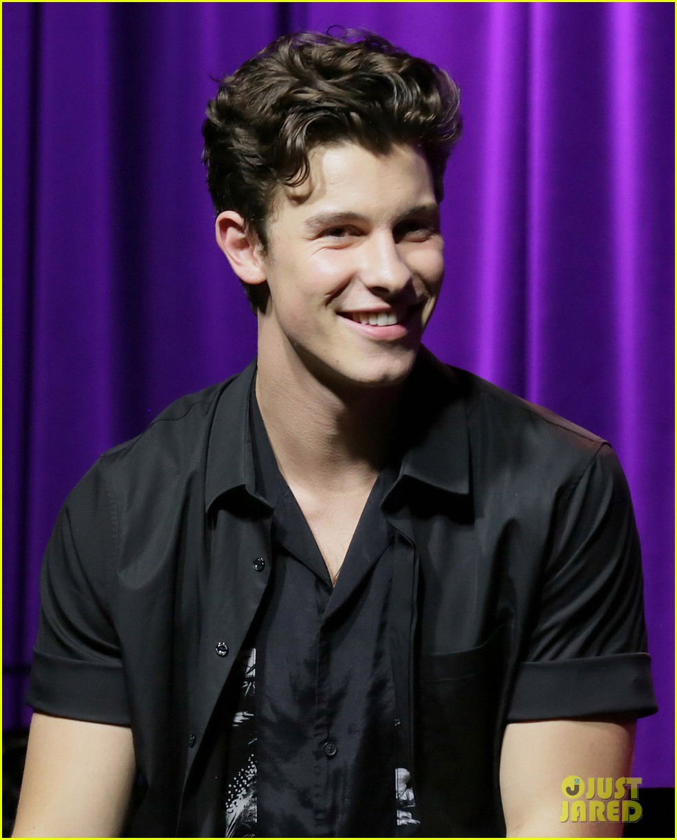 shawn mendes says hes the most nervous guy at grammy museum performance094154337