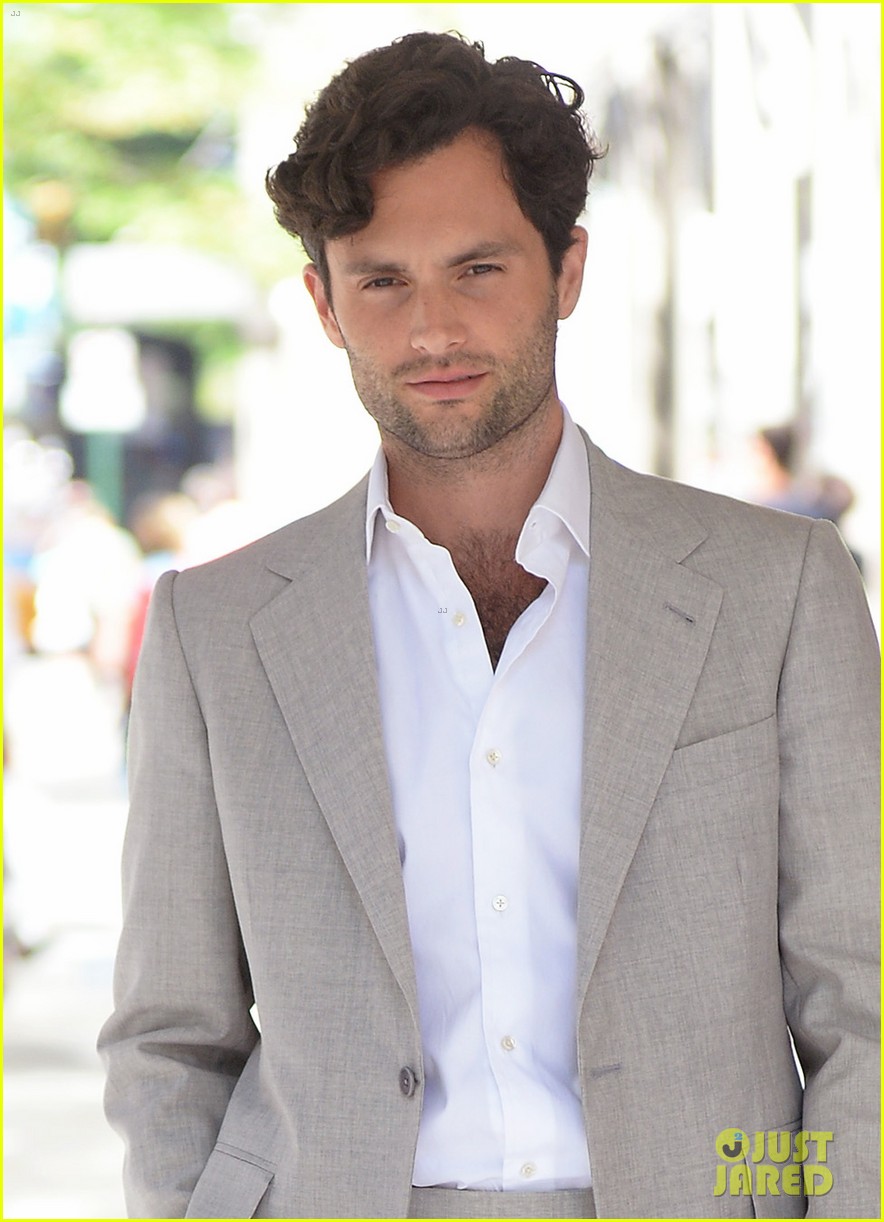 penn badgley looks so handsome promoting his new show in nyc 024138832