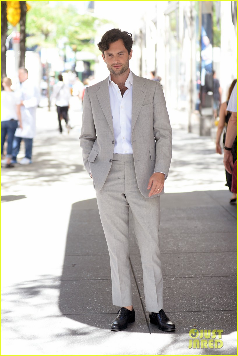 penn badgley looks so handsome promoting his new show in nyc 034138833