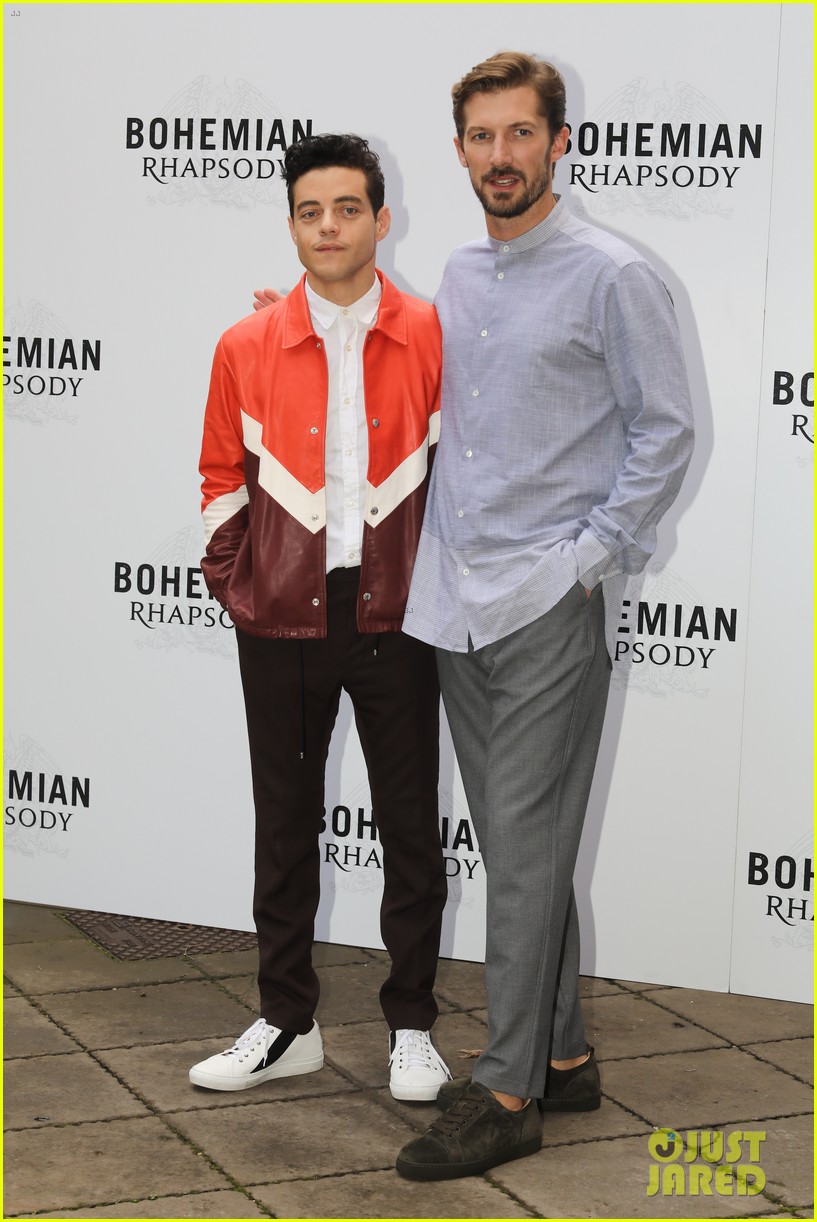 Rami Malek Poses for 'Bohemian Rhapsody' Photocall in Rome!: Photo ...