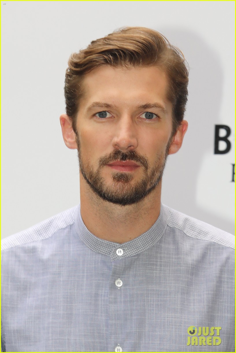 Rami Malek Poses for 'Bohemian Rhapsody' Photocall in Rome!: Photo ...