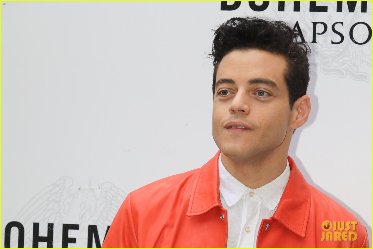 Rami Malek Poses for 'Bohemian Rhapsody' Photocall in Rome!: Photo ...