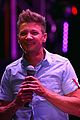 jeremy renner debuts heaven with sam feldt at life is beautiful festival 01