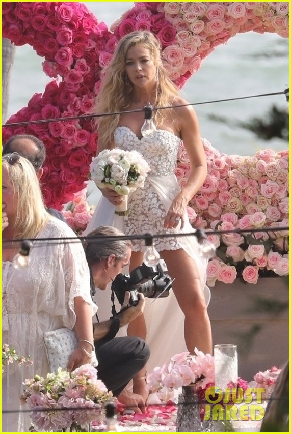 denise richards marries aaron phypers in housewives filled ceremony 154141592