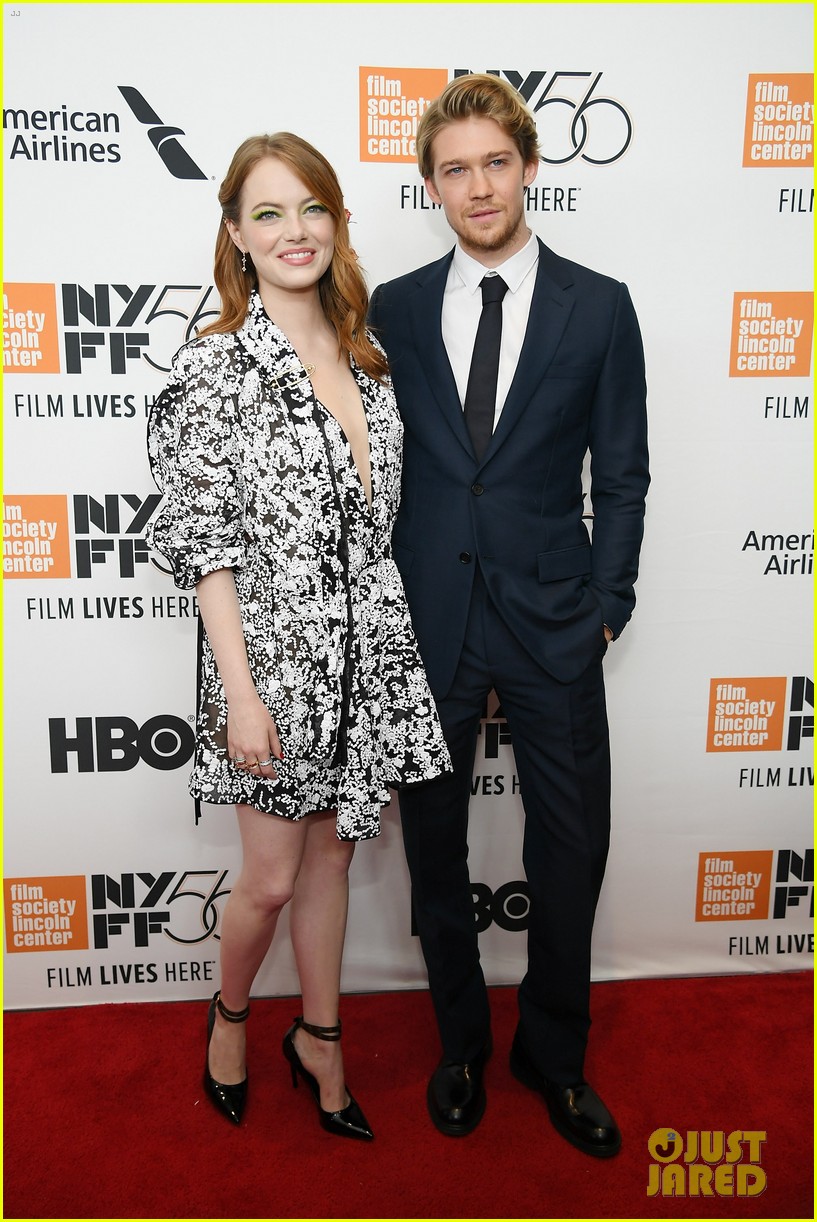 Taylor Swift Attends Boyfriend Joe Alwyn's Movie Premiere! Photo