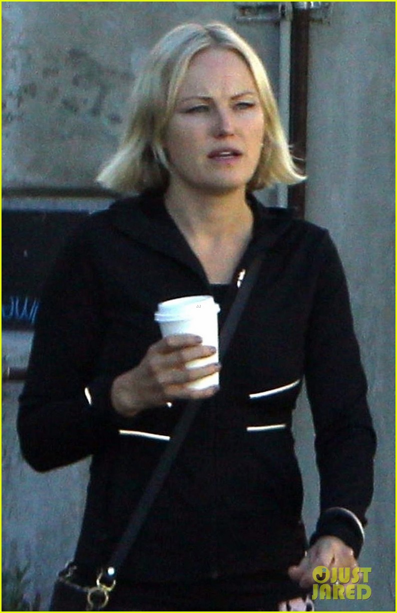 malin akerman and fiance jack donnelly couple up for coffee and pilates024167332