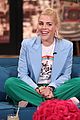 kristen bell has cry off with busy philipps on busy tonight 07