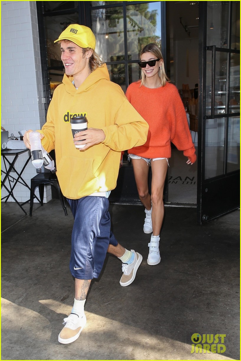 Justin Bieber & Hailey Baldwin Get Colorful During Breakfast Date