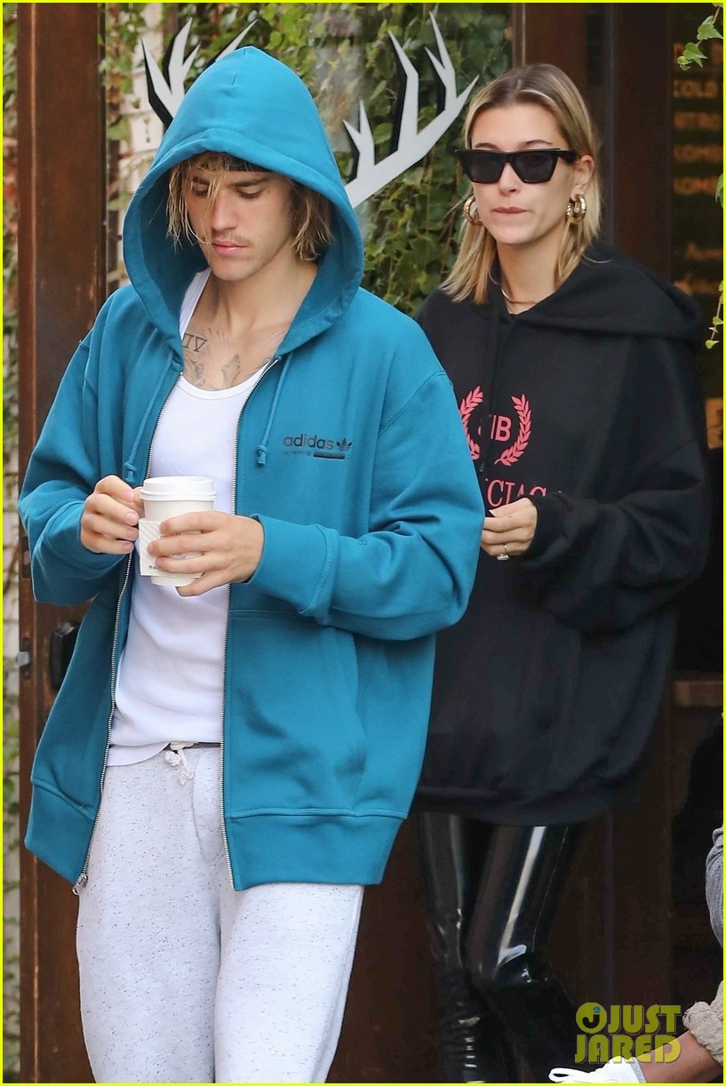 Justin Bieber & Hailey Baldwin Pack On PDA at a Coffee Shop Photo