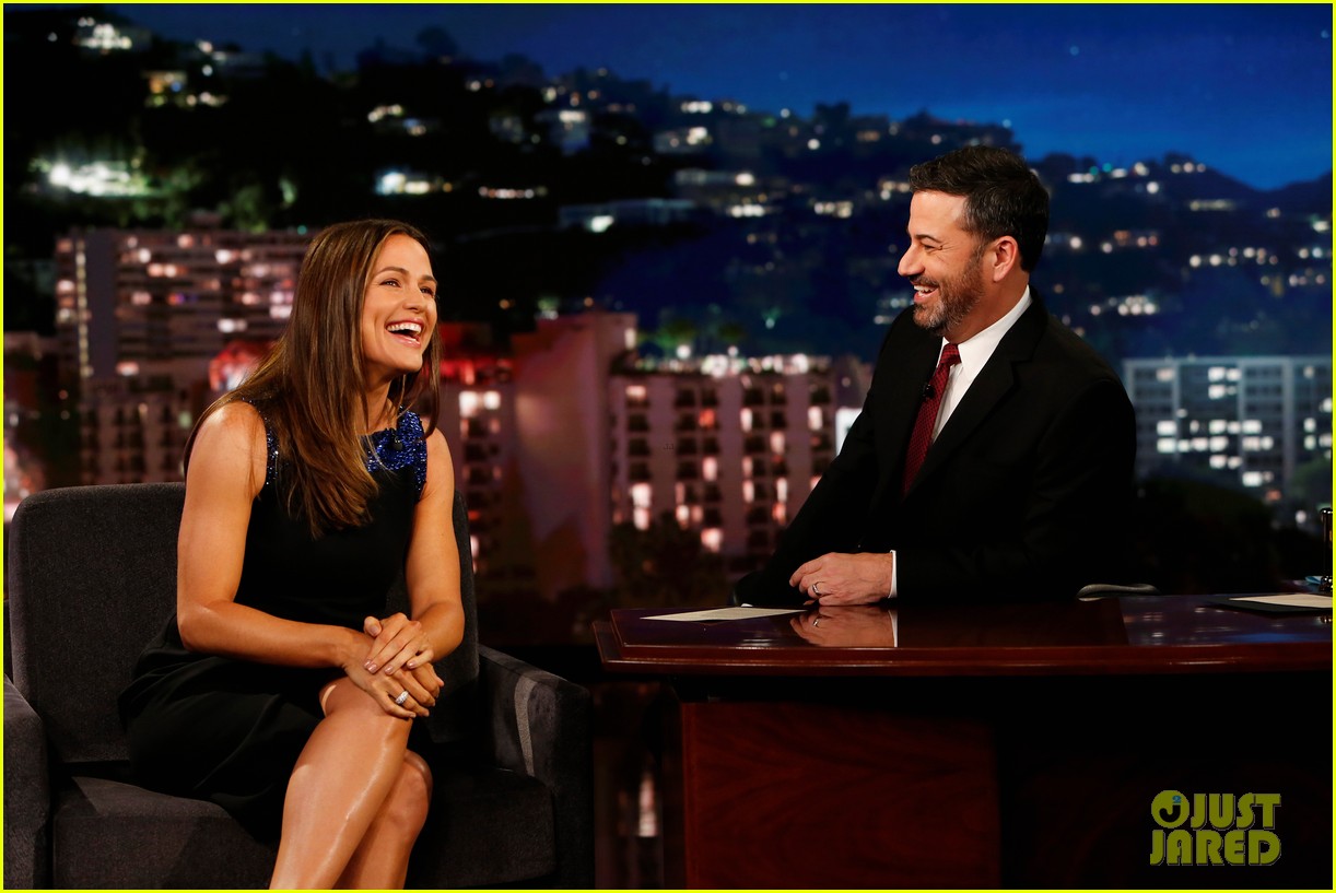 Jennifer Garner Tells Jimmy Kimmel That 'Everyone Should Have a Hive