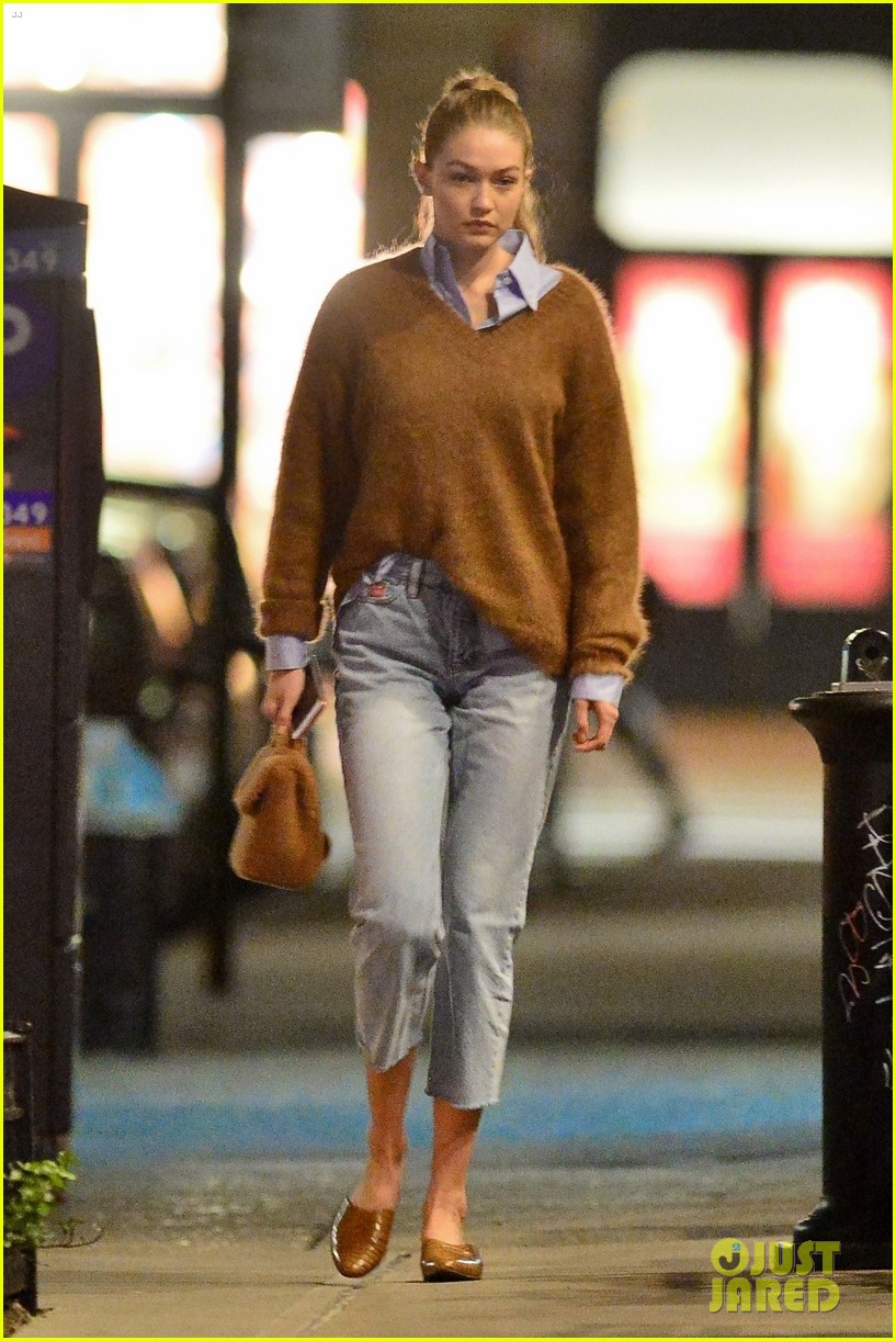 gigi hadid steps out for late night stroll after wrapping milan fashion week054156999
