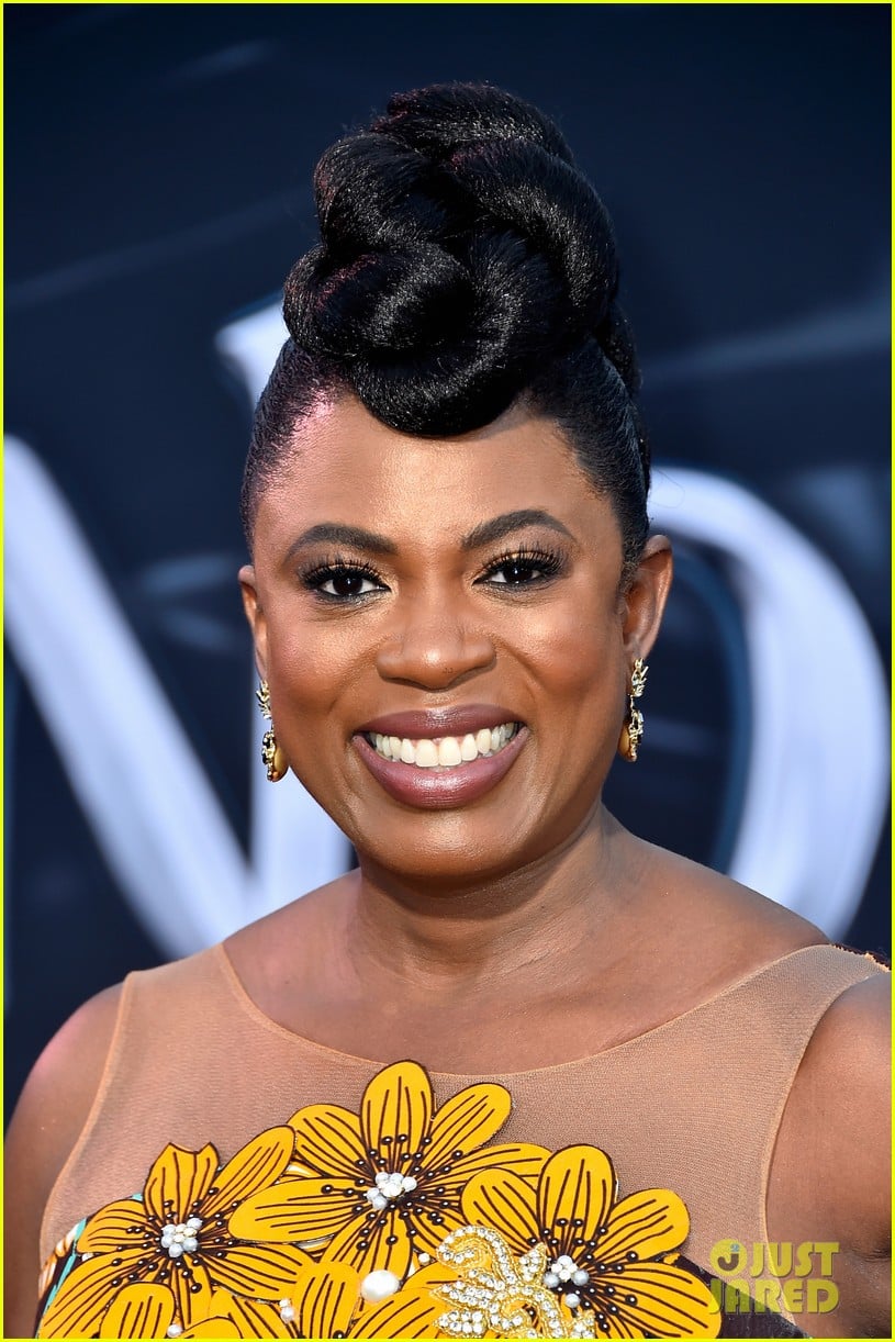 Tom Hardy Joins 'Venom' Co-Stars at L.A. Premiere!: Photo 4157310 | Jenny  Slate, Michelle Lee, Michelle Williams, Reid Scott, Riz Ahmed, Ron Cephas  Jones, Scott Haze, Sope Aluko, Tom Hardy, Venom Photos |