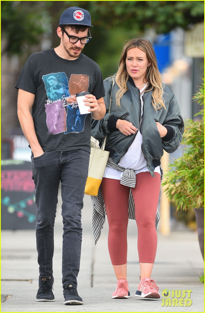 Pregnant Hilary Duff & Boyfriend Matthew Koma Head Out Together After(01)